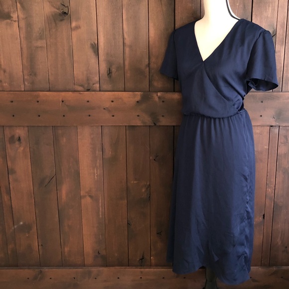 CHARLES HENRY Short Sleeve Faux Wrap Midi Dress - Picture 2 of 8